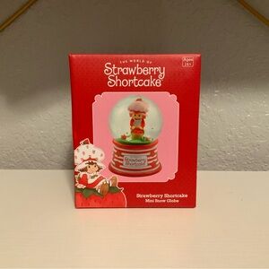 Strawberry Shortcake mini snow globe.